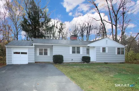 106 Glenwood Rd, Clinton, CT 06413