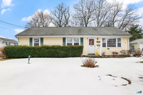105 Daniel Dr, Bridgeport, CT 06606
