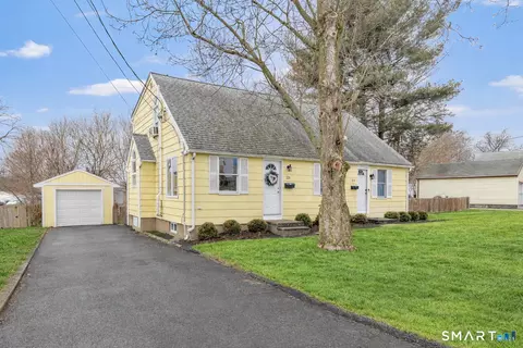 221 Meadows End Rd, Milford, CT 06460
