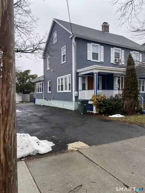 49 Elmwood Pl, Bridgeport, CT 06605