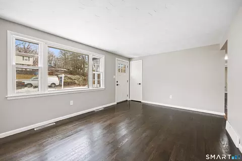 Living - 175 Devonwood Dr, Waterbury, CT 06708 photo 4 of 5