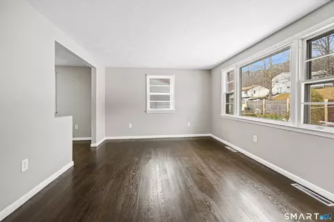 Living - 175 Devonwood Dr, Waterbury, CT 06708 photo 1 of 5