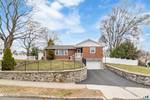 61 Clearview Cir, Naugatuck, CT 06770