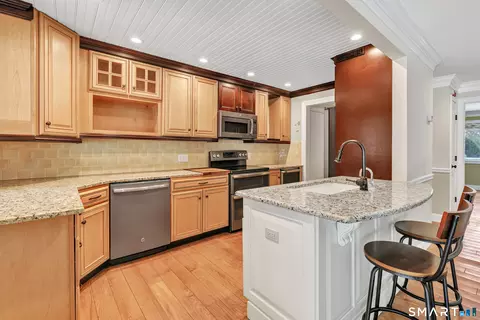 78 Heritage Vlg #B, Southbury, CT 06488