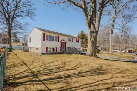 3 Springdale Rd, Waterford, CT 06385