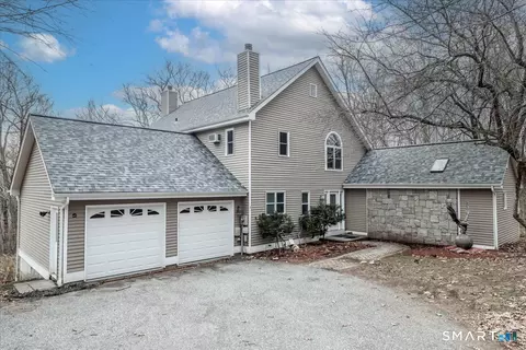 8 Pebble Ln, New Milford, CT 06776