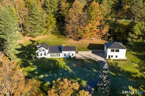 31 Belgo Rd, Lakeville, CT 06039