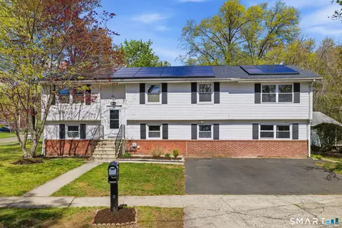 93 Daniel Rd, Hamden, CT 06517
