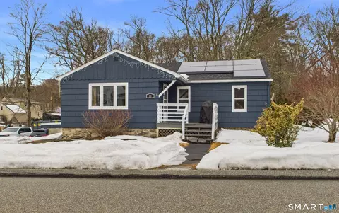 10 First St, North Grosvenor Dale, CT 06255