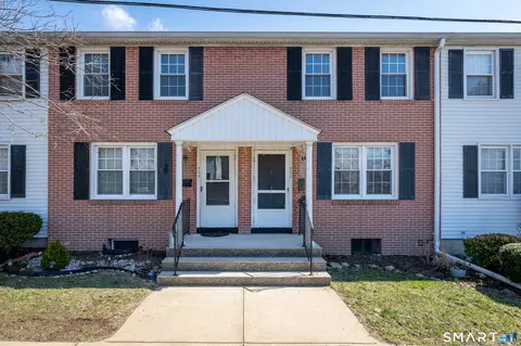 221 Sylvan Knoll Rd, Stamford, CT 06902