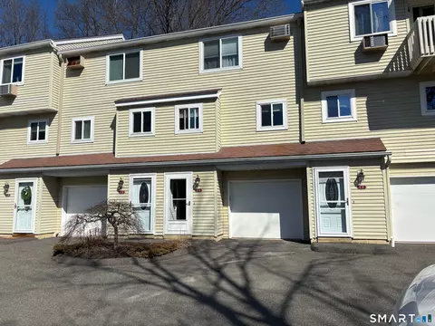 110 Coalpit Hill Rd #C 8, Danbury, CT 06810