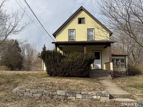 59 Newton St, Norwich, CT 06360