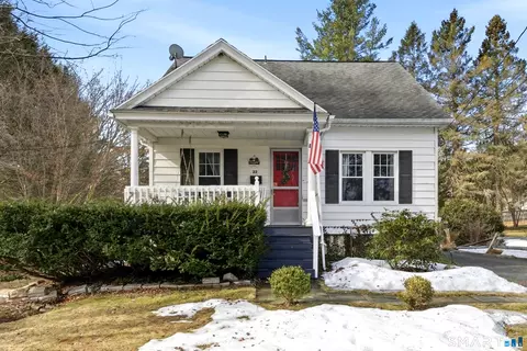 22 Hamilton Ln, Watertown, CT 06795