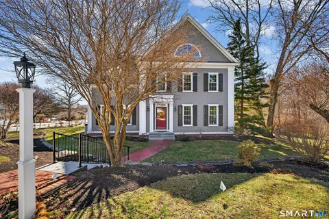 5 Riverhead Ln, East Lyme, CT 06333