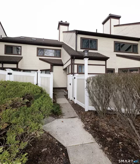 81 Main St #15B, Branford, CT 06405