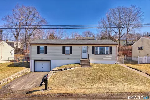 46 Greenview Dr, Waterbury, CT 06708