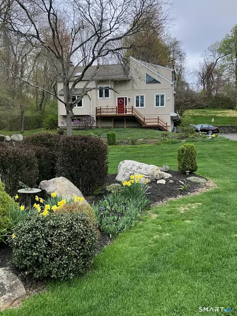 22 Flintlock Dr, Danbury, CT 06811