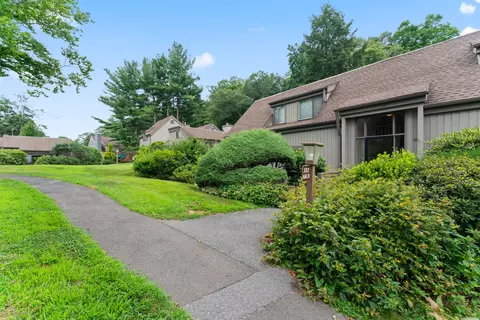 352 Heritage Vlg #B, Southbury, CT 06488