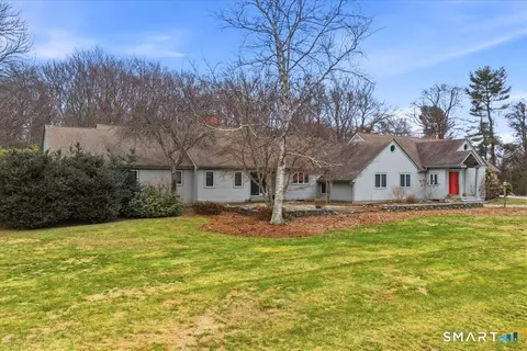 3 Westwood Dr, Waterford, CT 06385