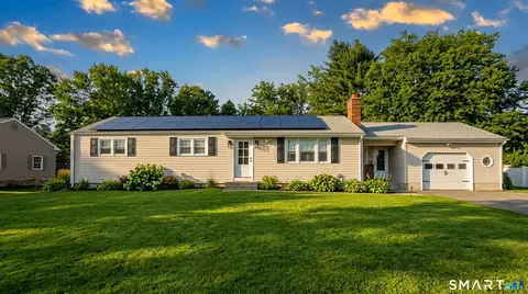 7 Bobolink Ln, Enfield, CT 06082