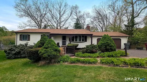 22 Crestwood Dr, Naugatuck, CT 06770