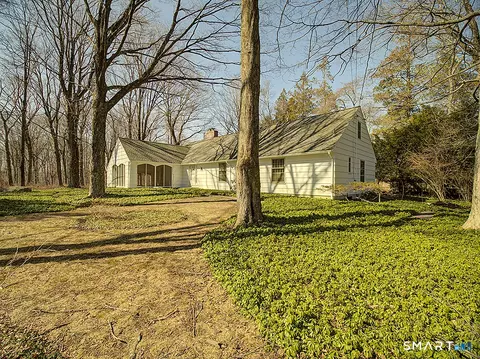 33 Fairground Rd, Woodbridge, CT 06525