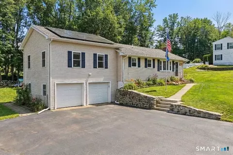 40 Kenyon Rd, Waterford, CT 06385
