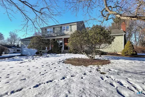 11 Williamsburg Dr, Orange, CT 06477