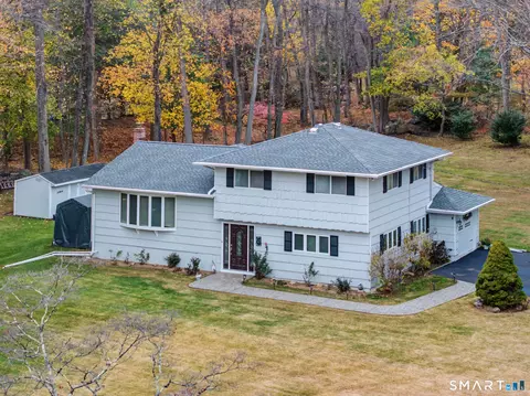 7 Douglas Dr, Norwalk, CT 06850