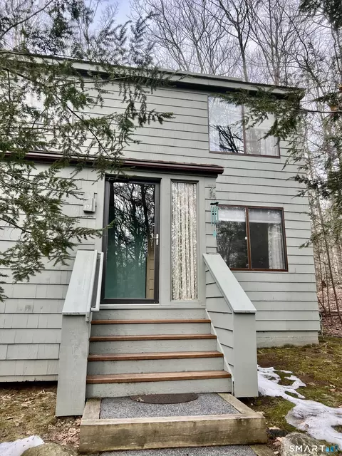 373 Trailsend Dr, Torrington, CT 06790