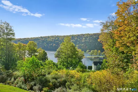 128 Carmen Hill Rd, New Milford, CT 06776