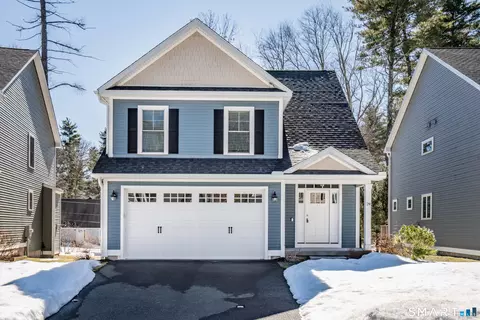 24 Hendricks Ln, Simsbury, CT 06070