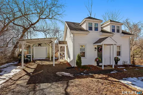 23 Victoria St, Griswold, CT 06351