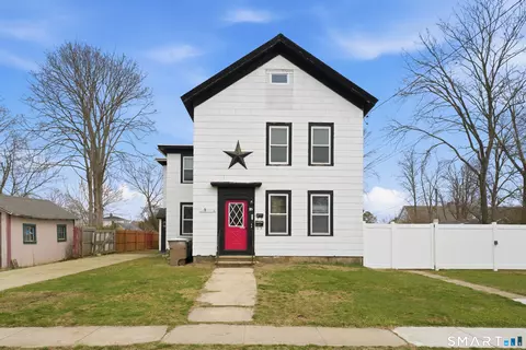 21 N Washington Ave, Niantic, CT 06357