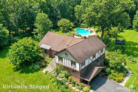 10 White Oak Farm Rd, Newtown, CT 06470