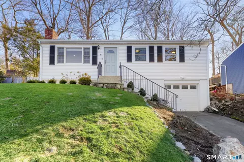 41 Skyline Dr, Brookfield, CT 06804