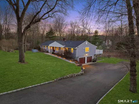97 Davenport Ridge Ln, Stamford, CT 06903