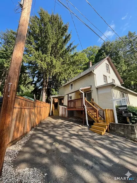 30 Pond St, Naugatuck, CT 06770