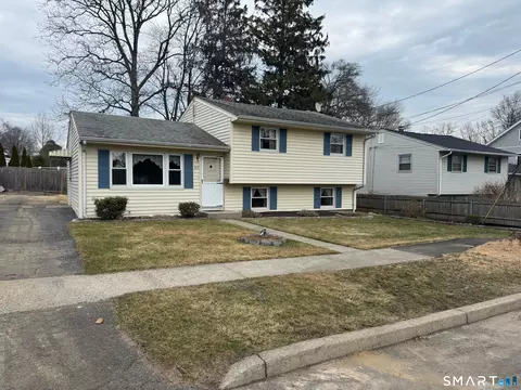 219 Oakwood Dr, Fairfield, CT 06824