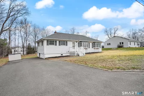 4 Wilson St, New Fairfield, CT 06812