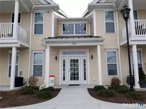 424 Center Meadow Ln #424, Danbury, CT 06810