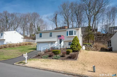 23 Fleetwood Dr, Danbury, CT 06810