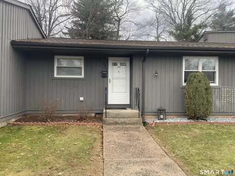 149 Moylan Ct #149, Newington, CT 06111