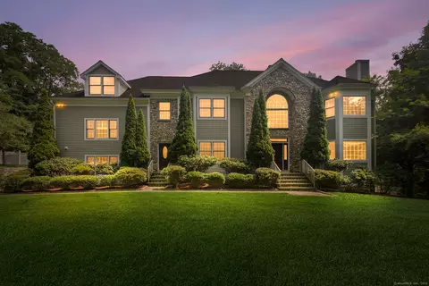 40 Wildwood Rd, Stamford, CT 06903