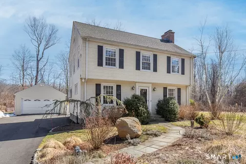 19 Beecher Rd, Woodbridge, CT 06525