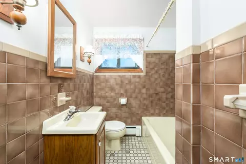 Bath - 6 Saunders Ln, Prospect, CT 06712 photo 1 of 2