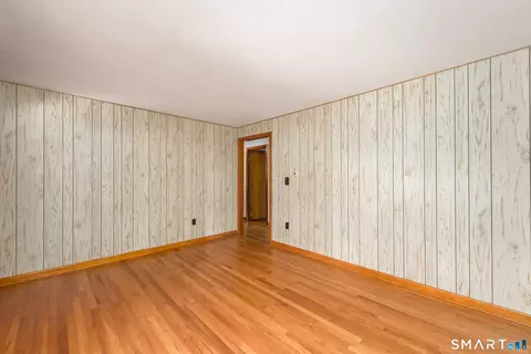 Living - 6 Saunders Ln, Prospect, CT 06712 photo 2 of 2