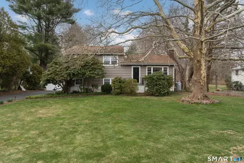 82 Raymond Rd, Guilford, CT 06437
