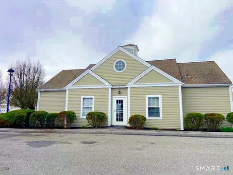 Exterior - 8 Saint George Pl #8, Sandy Hook, CT 06482 photo 4 of 6