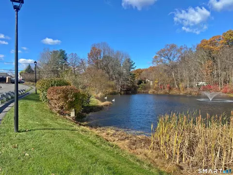 View/Area - 8 Saint George Pl #8, Sandy Hook, CT 06482 photo 4 of 5